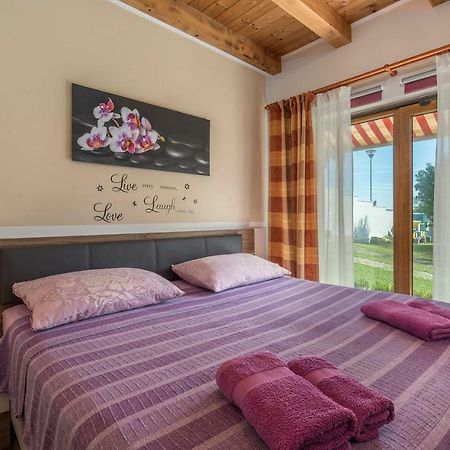 Holiday House Antonio Пореч Екстериор снимка