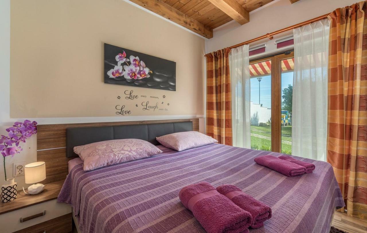 Holiday House Antonio Пореч Екстериор снимка